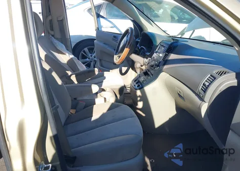 2011 Kia Sedona Lx z USA, uszkodzony, nr VIN KNDMG4C76B6375498